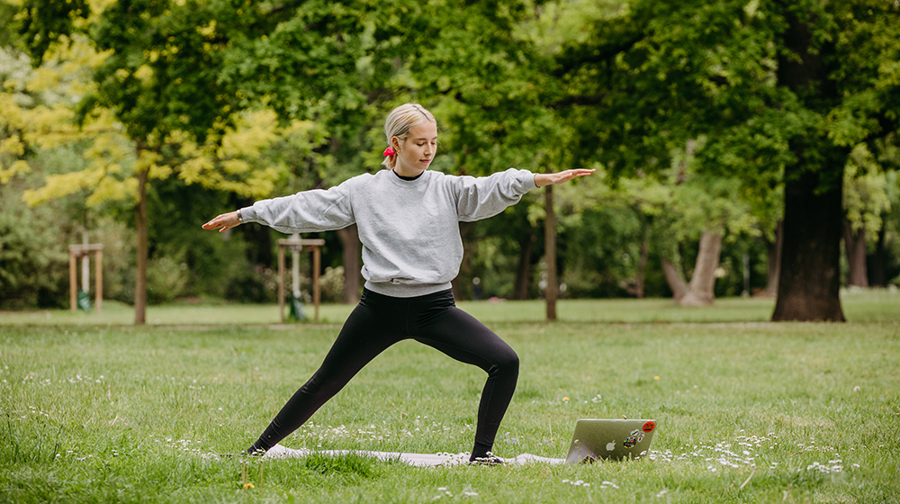 Egal ob Yoga, Spazieren oder Training über Zoom - Hauptsache bewegen und Bewegungsstunden sammeln (Foto: Jana Dünnhaupt / Uni Magdeburg)