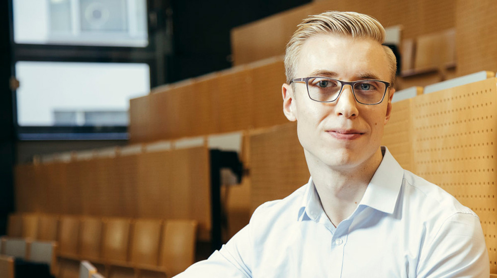 Karsten Rätze wusste schon immer, dass sein Herz für die Naturwissenschaften schlägt. Nach einem erfolgreichen Bachelor und Master gehört er heute zu den jungen Promovierenden der Uni Magdeburg.