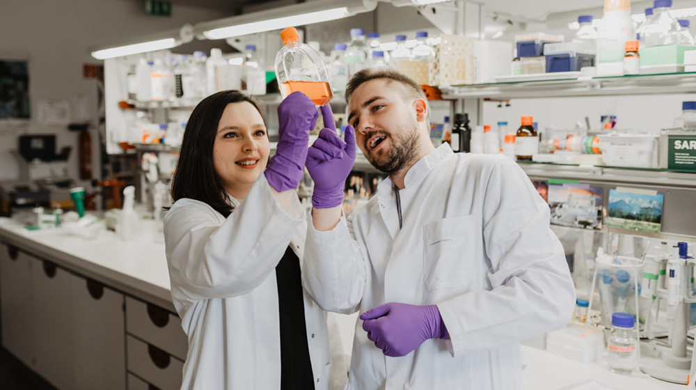 Sarah Kowallik und Martin Voss sind dem Institut für Molekulare und Klinische Immunologie nach ihrem Masterabschluss treu geblieben und arbeiten heute als Doktoranden am Uni-Klinikum Magdeburg.