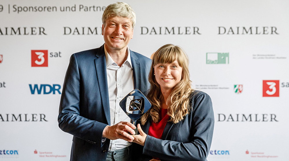 Uni-Absolventin Jana Merkel (rechts) und Ko-Reporter Michael Richter (links) wurden mit dem Grimme-Preis ausgezeichnet 