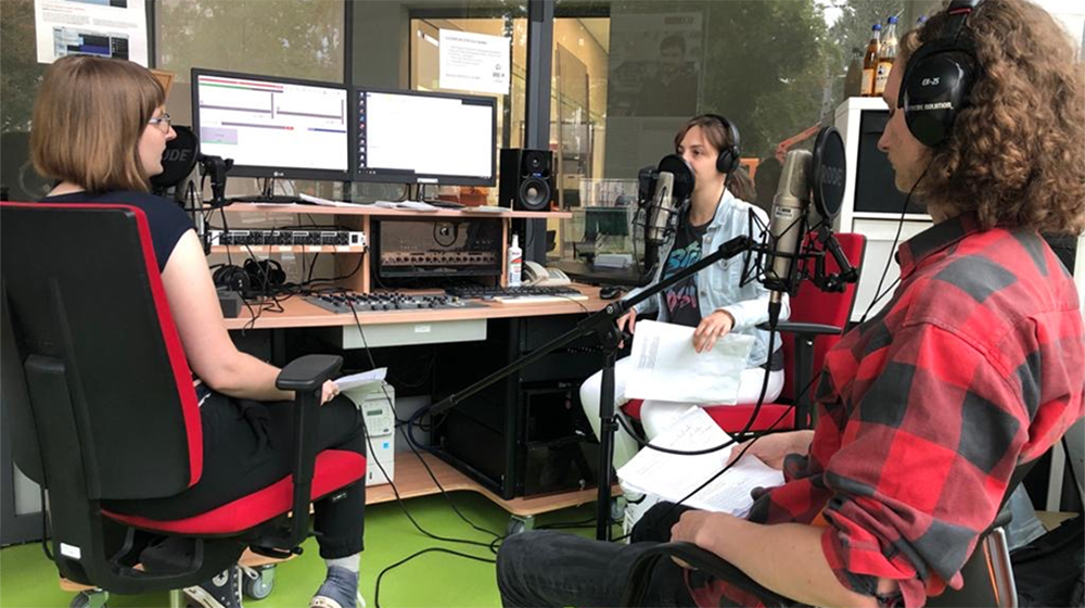 Bei der Aufnahme des Podcasts im GuerickeFM-Studio (c) Ina Götze / Uni Magdeburg