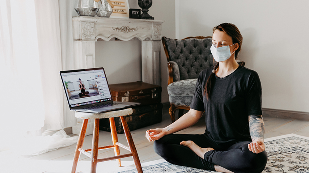 Yoga-Kurs zu Hause in Zeiten von Corona (c) Jana Dünnhaupt_Uni Magdeburg