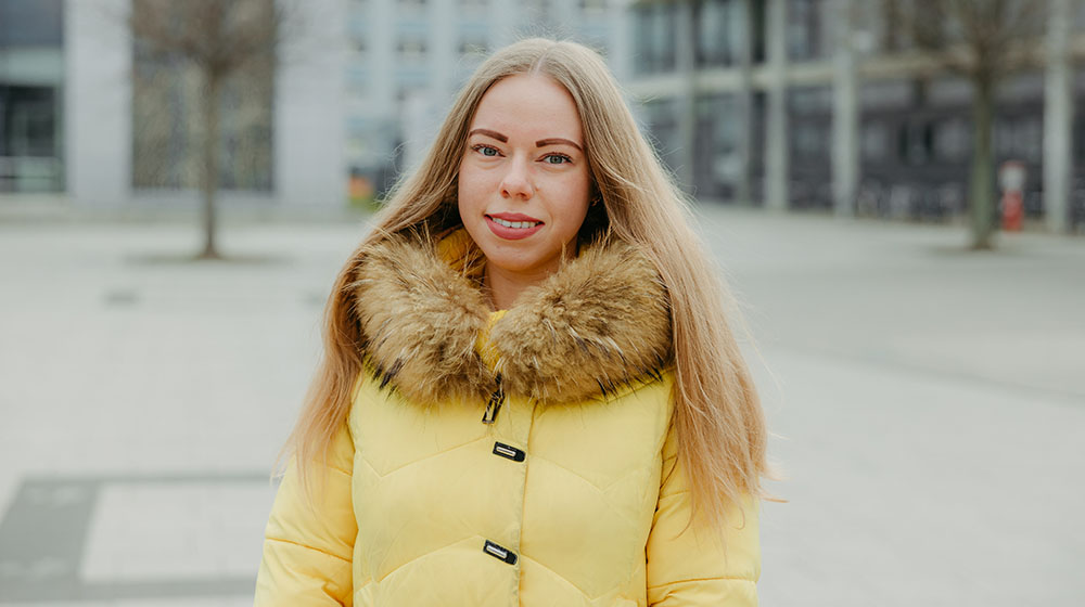 Olha Sukhanova ist Doktorandin an der Fakultät für Maschinenbau und hilft bei vielen Hilfsaktionen für ihr Heimatland (c) Jana Dünnhaupt Uni Magdeburg
