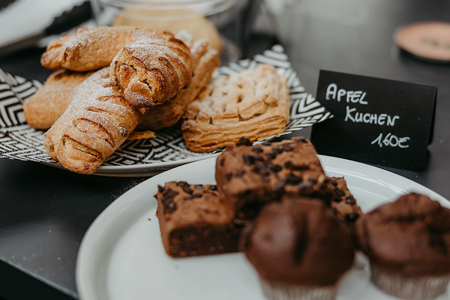 Muffins, brownies and cakes in the café bar (c) Jana Dünnhaupt Uni Magdeburg 