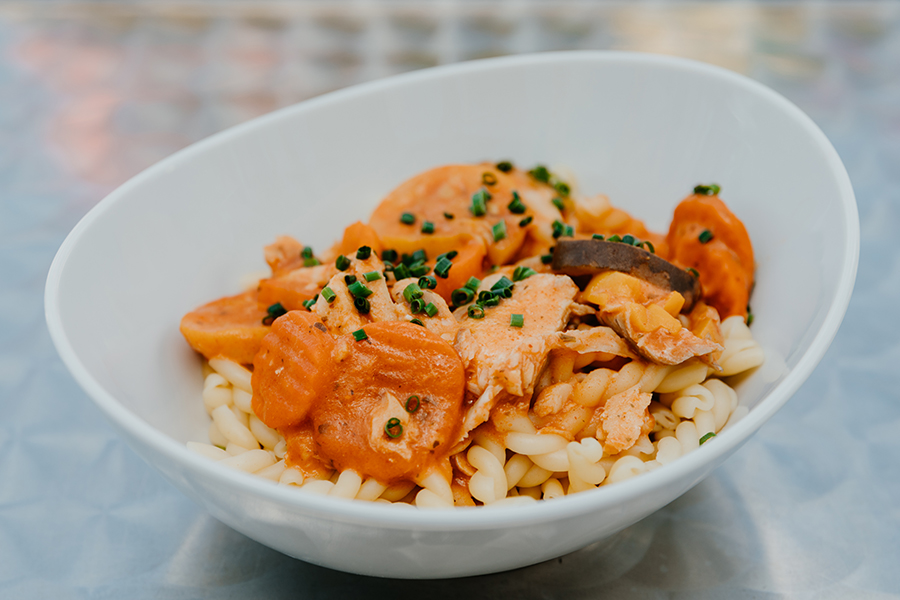 Noodles with salmon in the cafeteria of the Medical Faculty (c) Hannah Theile Uni Magdeburg