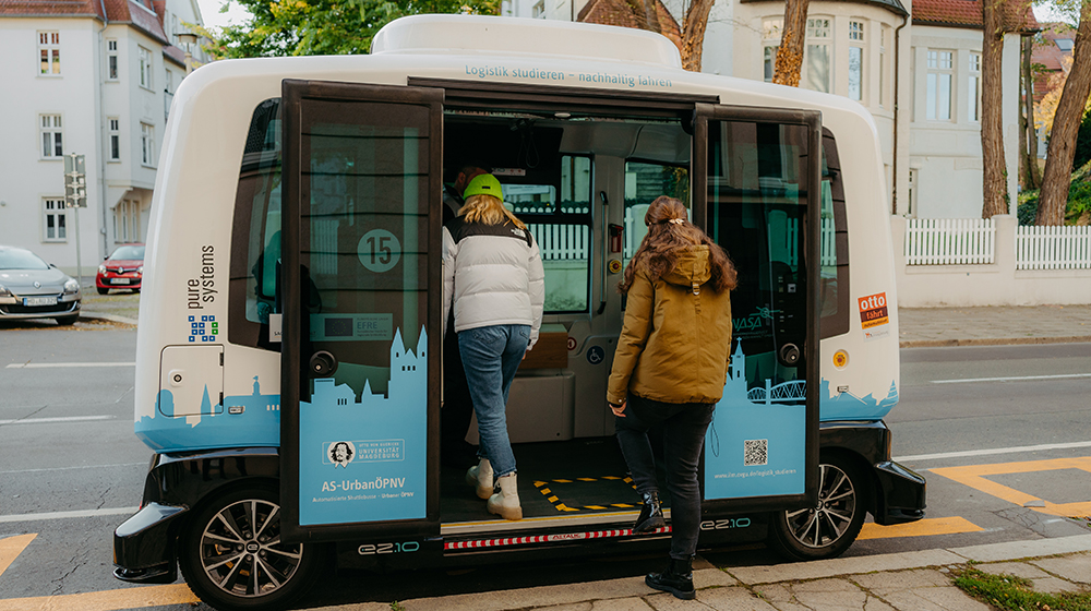 Die Uni Magdeburg forscht an dem autonom fahrenden Bus Elbie (Foto: Jana Dünnhaupt / Uni Magdeburg)