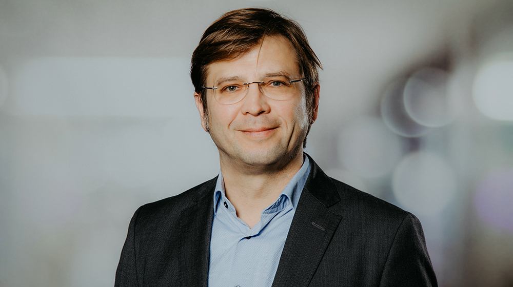 Portrait Prof. Olaf Dörner im Fotostudio (c) Jana Dünnhaupt Uni Magdeburg