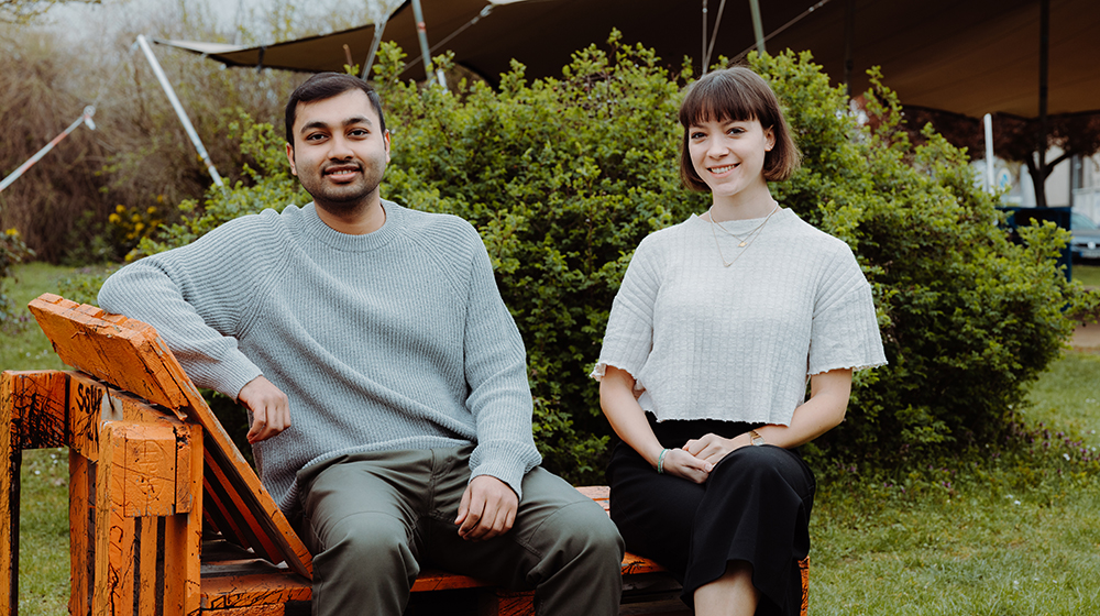 Faisal Reza and Rebecca Höpfer study Biomechanical Engineering at the University of Magdeburg (Photo: Jana Dünnhaupt / Uni Magdeburg)