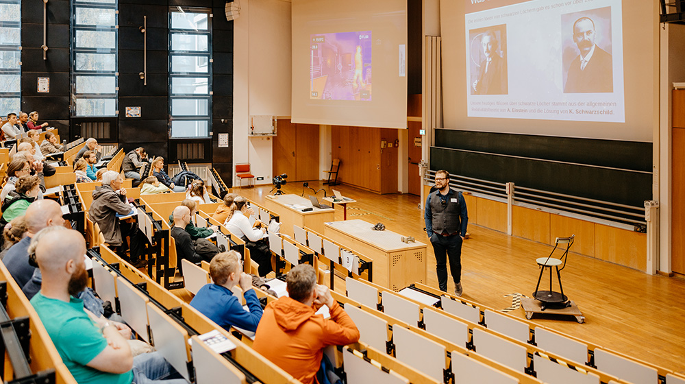 Vorlesung am Tag der Physik (c) Jana Dünnhaupt Uni Magdeburg