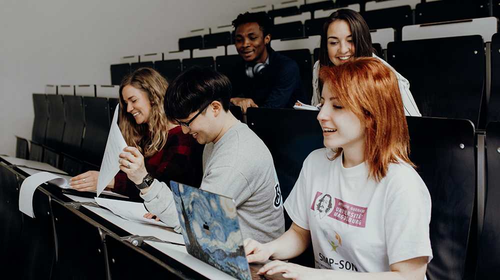 Für Studierende der Uni Magdeburg gibt es viele verschiedene Stipendien, mit denen sie ihr Studium finanzieren können. (Foto: Hannah Theile / Uni Magdeburg)