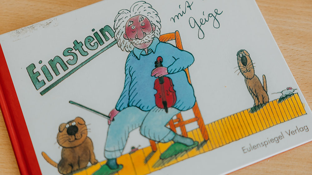 Einstein Buch (c) Jana Dünnhaupt Uni Magdeburg