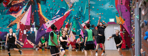 Männer beim Basketballspiel (c) Ronja Dobbert Kopie