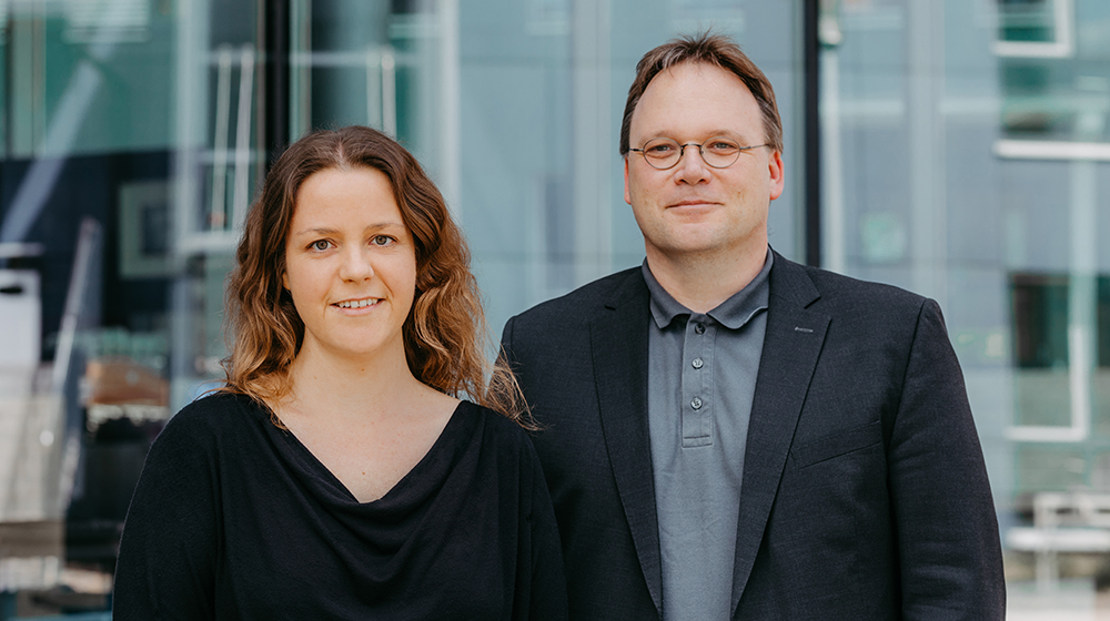 Dr. Kuck und Prof. Roth (Foto: Jana Dünnhaupt / Uni Magdeburg)