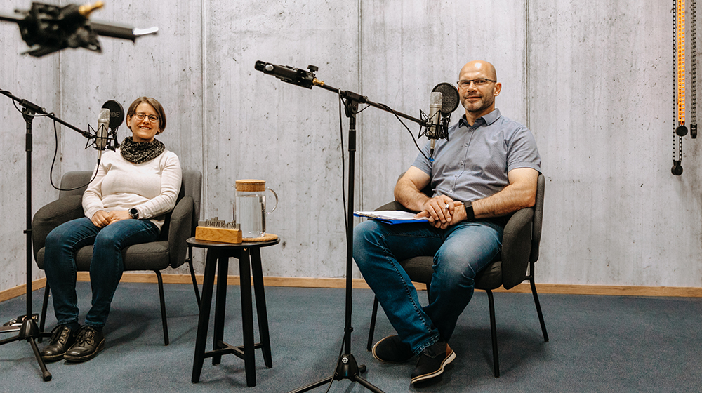 Dr. Lesske und Dr. Damerow bei den Aufnahmen zum Podcasz (Foto: Hannah Theile / Uni Magdeburg)