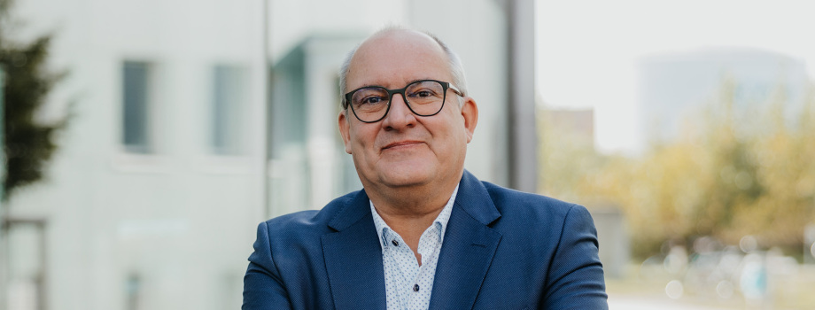 Portrait von Prof. Michael Böcher (c) Hannah Theile Uni Magdeburg