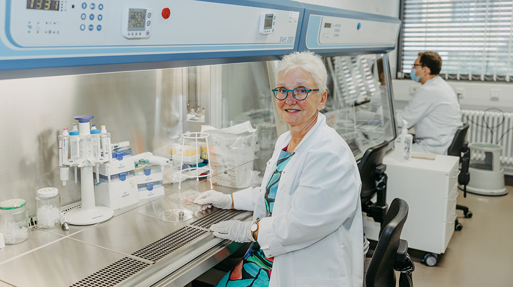Prof. Dr. Heike Walles im Labor (Foto: Jana Dünnhaupt / Uni Magdeburg)