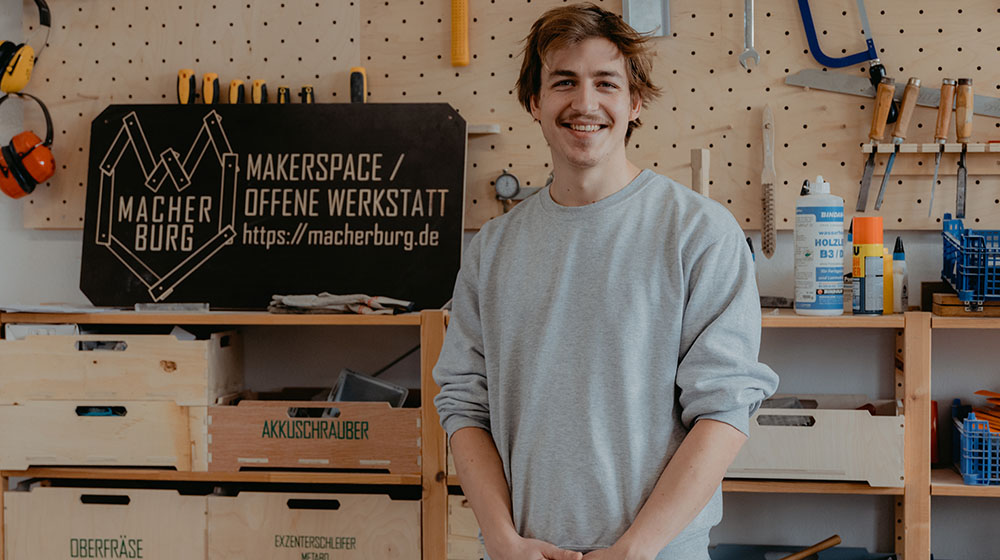 Spencer Detje in der offenen Werkstatt