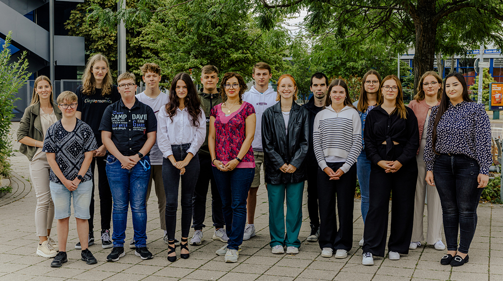 /unimagdeburg_media/Presse/Bilder/Pressemitteilungen/2022/Beitrag+16+junge+M%C3%A4nner+und+Frauen+starten+im+August+ihre+Ausbildung+an+der+Uni+Magdeburg+%28c%29+Jana+D%C3%BCnnhaupt+Uni+Magdeburg-height-560-width-1000.jpg