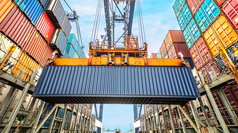 /unimagdeburg_media/Presse/Bilder/Pressemitteilungen/2022/Container+in+einem+Hafen+%28c%29+Molpix+shutterstock-height-560-width-1000.jpg