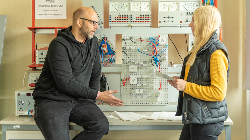 /unimagdeburg_media/Presse/Bilder/Pressemitteilungen/2022/beitrag+Sebastian+D%C3%B6ring+und+Marlene+Adam+vom+Kustodie_Projekt+der+Uni+Magdeburg+%28c%29+Anna+Friese-height-560-width-1000-p-102156.jpg
