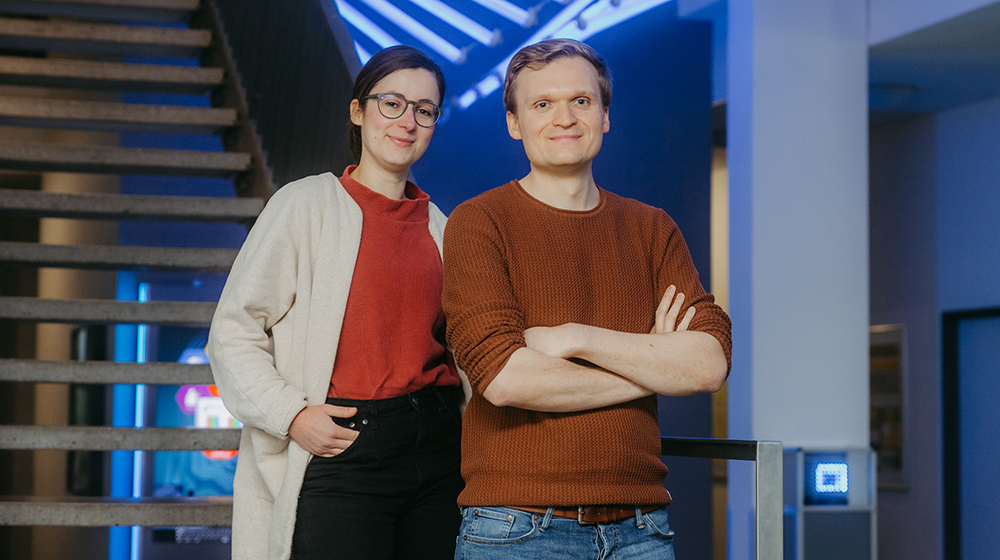 /unimagdeburg_media/Presse/Bilder/Pressemitteilungen/2023/Annika+Kirbs+und+Peer+Niehof+%28c%29+Jana+D%C3%BCnnhaupt+Uni+Magdeburg-height-560-width-1000.jpg