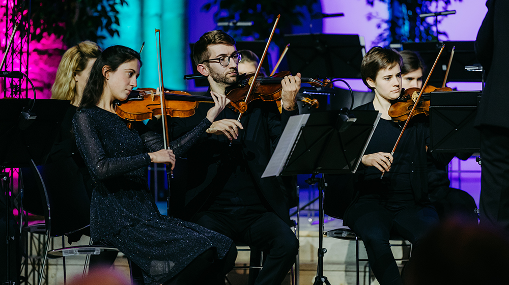 /unimagdeburg_media/Presse/Bilder/Pressemitteilungen/2023/Auftritt+Akademisches+Orchester+%28c%29+Jana+Du%CC%88nnhaupt+Uni+Magdeburg-height-560-width-1000.jpg