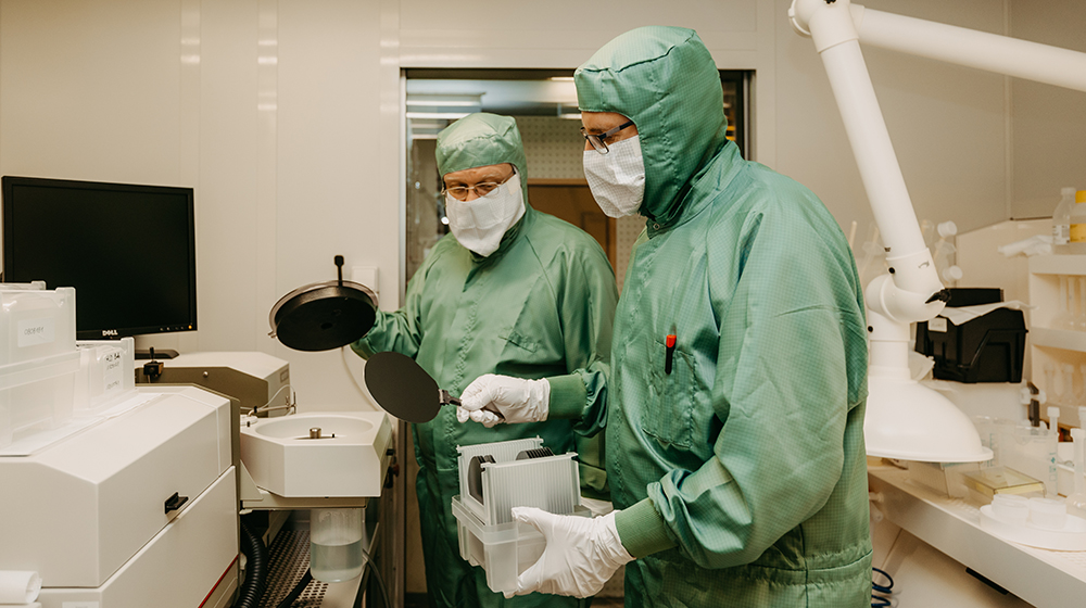 /unimagdeburg_media/Presse/Bilder/Pressemitteilungen/2023/Der+Reinraum+der+Universit%C3%A4t+Magdeburg+%28c%29+Jana+D%C3%BCnnhaupt+Uni+Magdeburg-height-560-width-1000.jpg