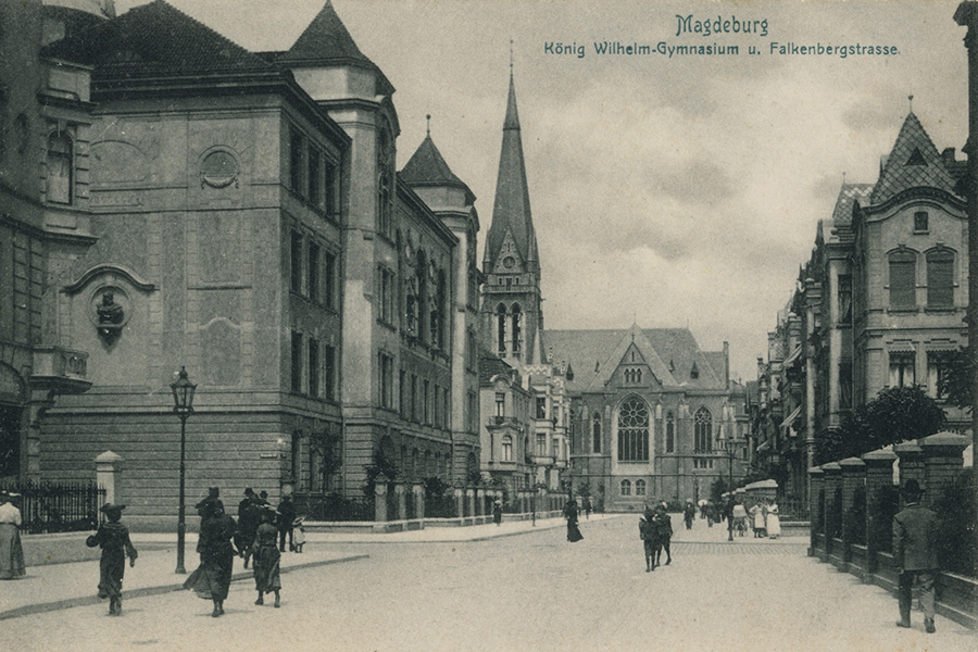 Die Falkenbergstraße um 1905. Im Vordergund das heutige Gebäude 05 mit dem Senatssaal. (Foto: aus dem Archiv von Heiko Schmietendorf)