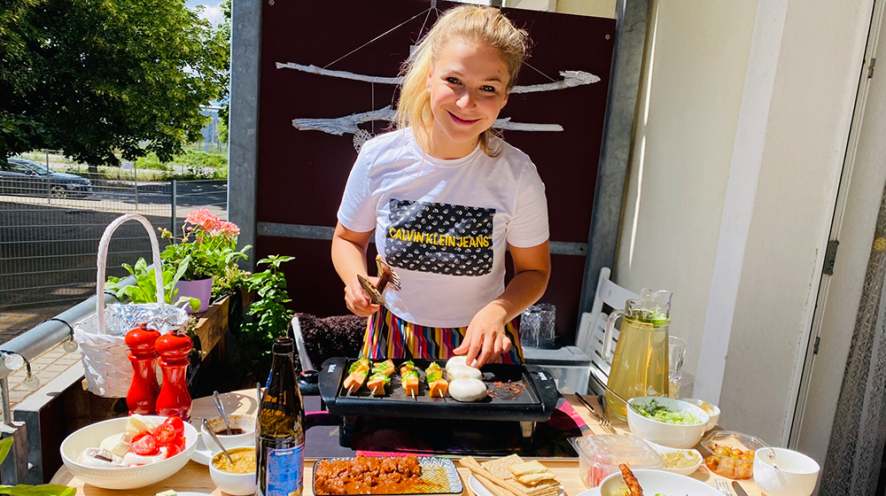 Vivian Reising kocht gern und probiert dabei unterschiedliche vegetarische Rezepte aus (Foto: privat)