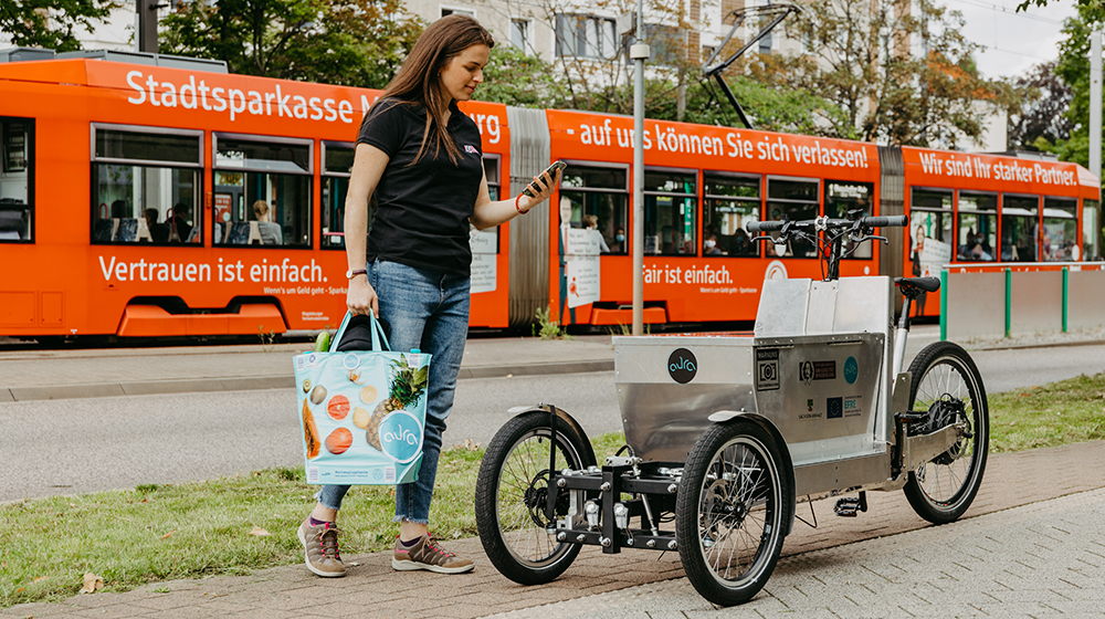 Die Uni Magdeburg entwickelt z.B. in dem Projekt AuRa ein autonomes Lastenrad, das per App gerufen werden kann (Foto: Jana Dünnhaupt / Uni Magdeburg)